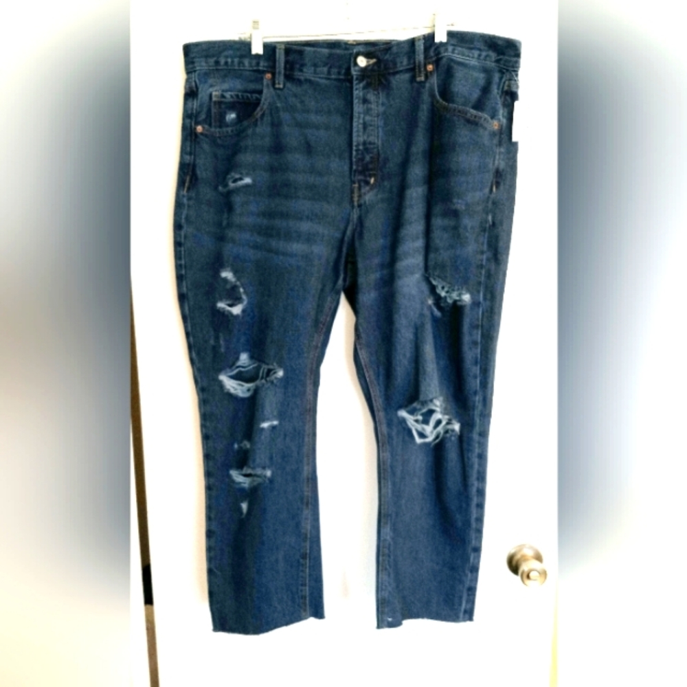 Old Navy size 18 slouchy fit distressed button fly crop jeans NWT